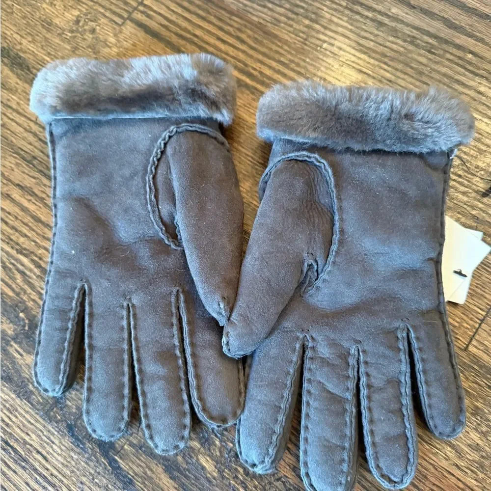 NWT Ugg Women's Perforated Gloves